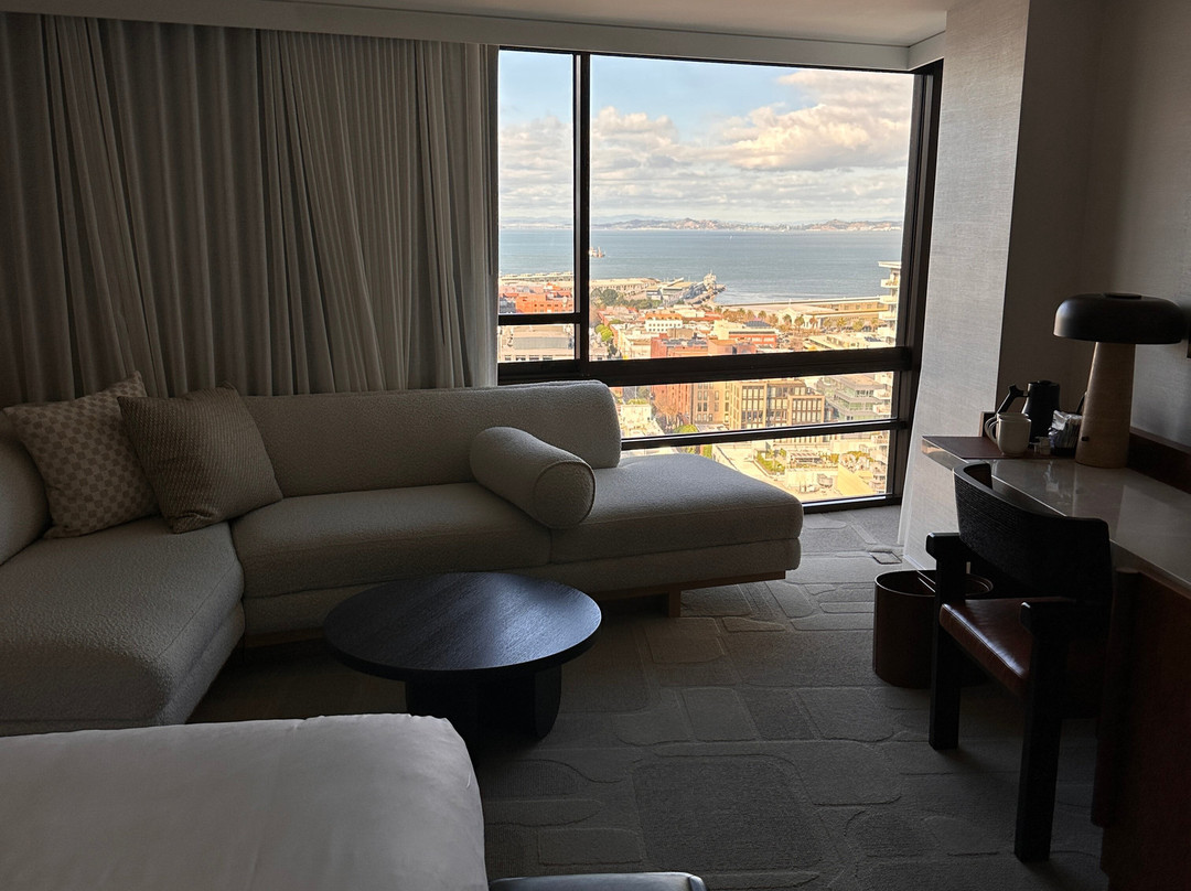 The Jay, Autograph Collection主图