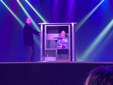 Phil Dalton Theater Of Illusion-布兰森必去景点