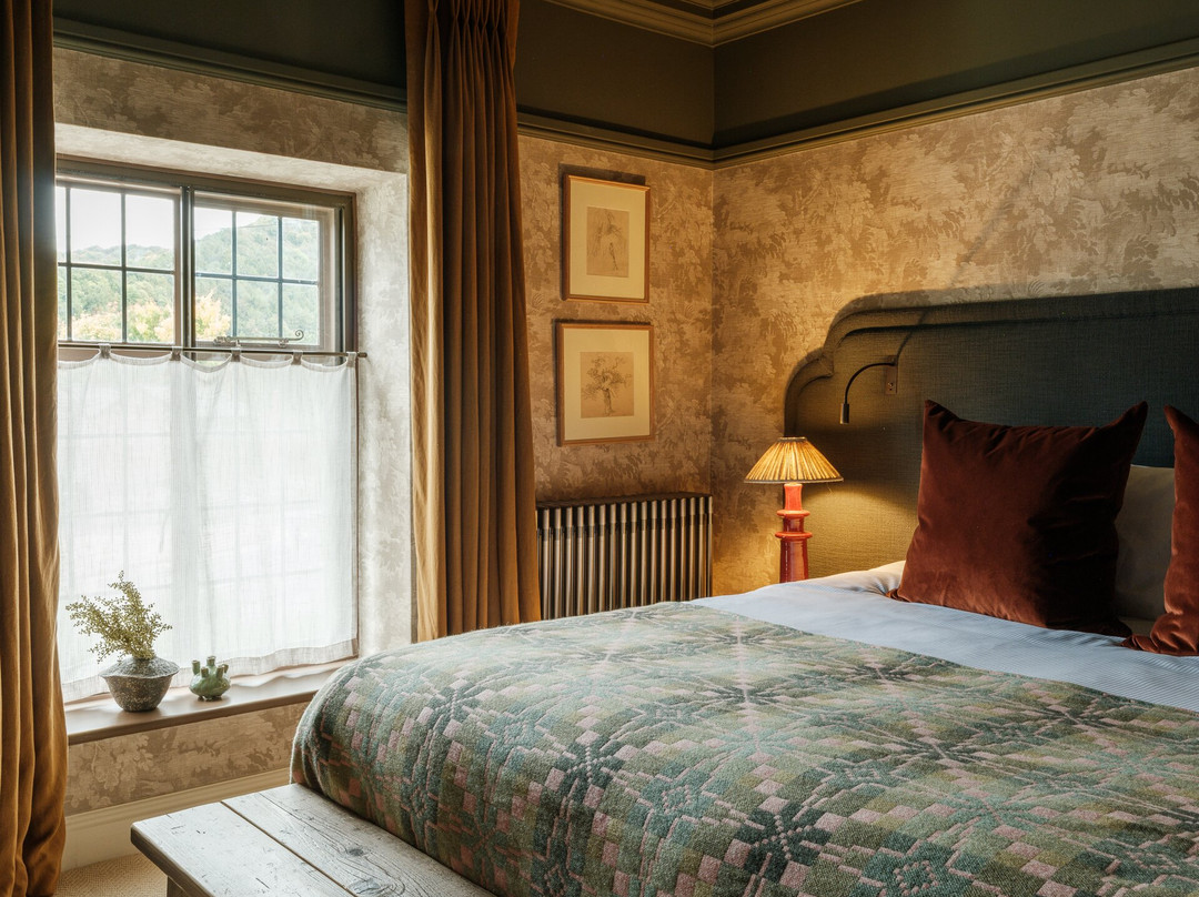 The Royal George主图