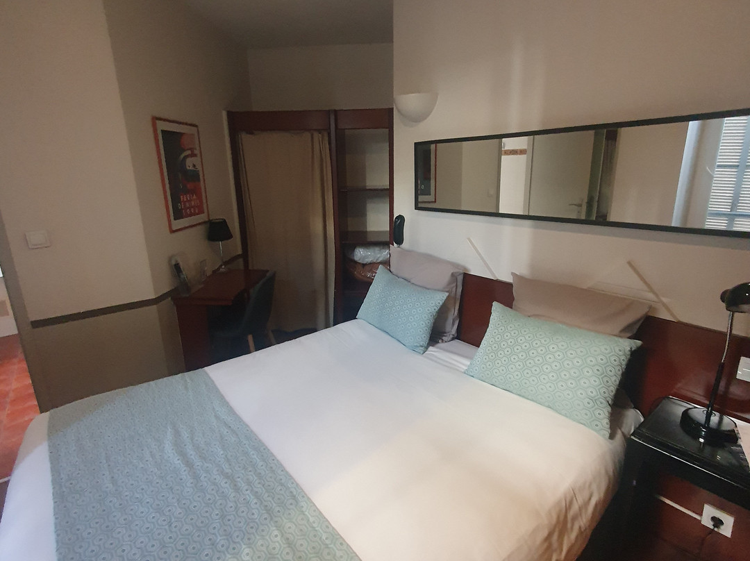 基里亚德尼姆中央酒店