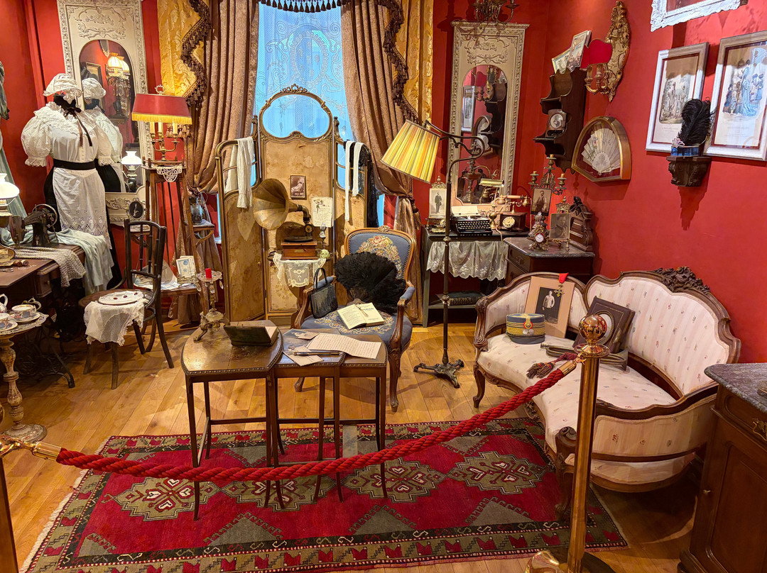 Muzeul Micul Paris (The Little Paris Museum)