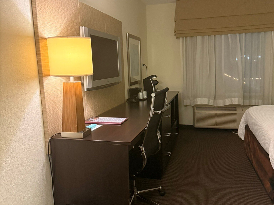 Holiday Inn Express & Suites Rogers By IHG主图