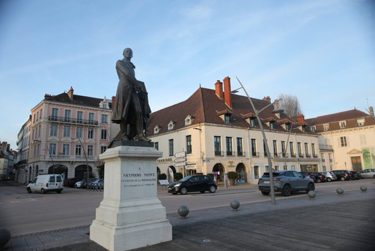 Port Villiers-索恩河畔沙隆必去景点