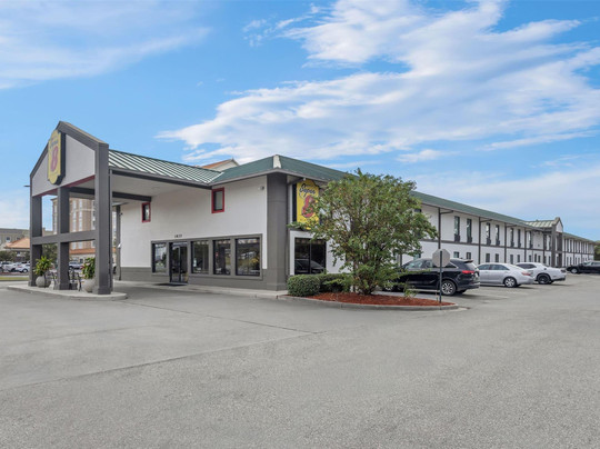 Super 8 by Wyndham Valdosta/Conf Center Area