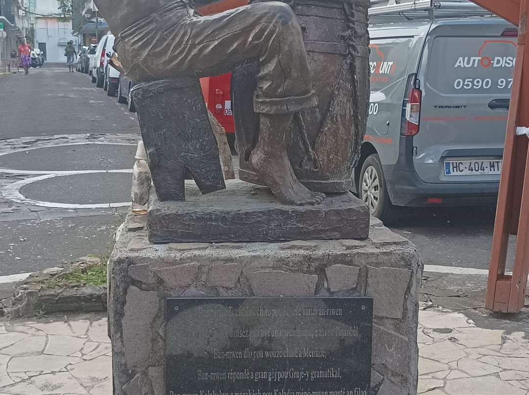 Statue De Marcel Lollia