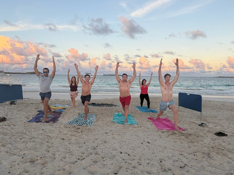 Colibri Massage Sxm-东方湾必去景点