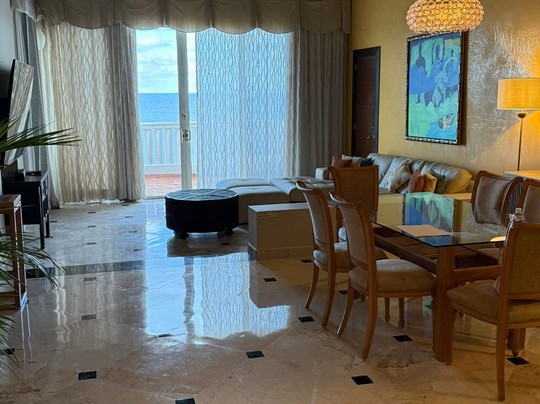 伊贝罗斯塔玫瑰厅全包大酒店主图