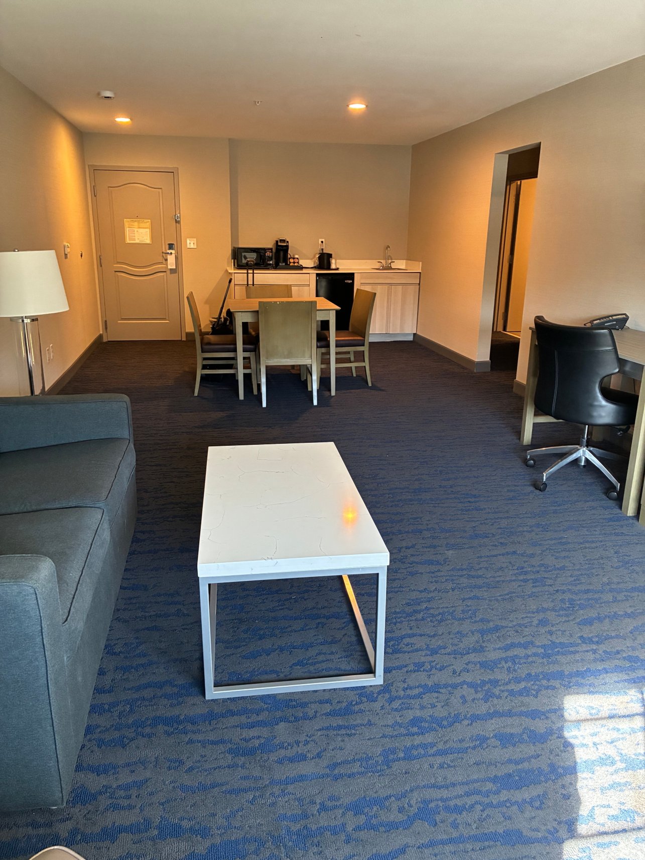 媒体中心贝斯特韦斯特优质套房酒店-客卧