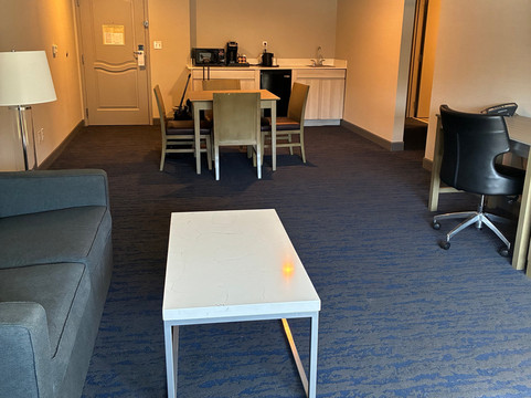 媒体中心贝斯特韦斯特优质套房酒店主图