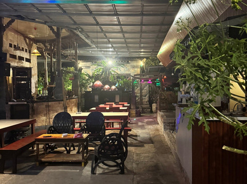 Warung Nyoman Surgi Shop & Cafe Kuta'Pang
