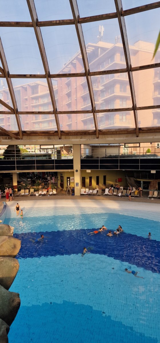 布达佩斯水世界度假村-官方