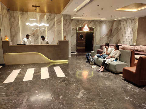 瑞内斯特提鲁帕提酒店主图