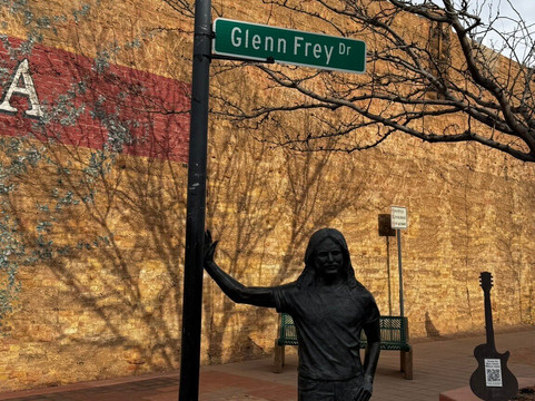 Standin' On The Corner-温斯洛必去景点