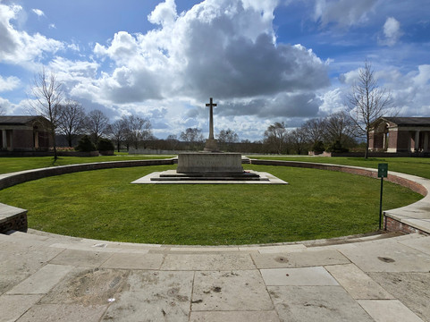 Hooge Crater Cemetery-伊普尔必去景点