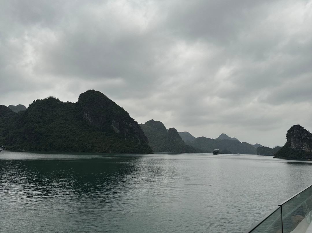 Elite of the Seas-下龙湾必去景点