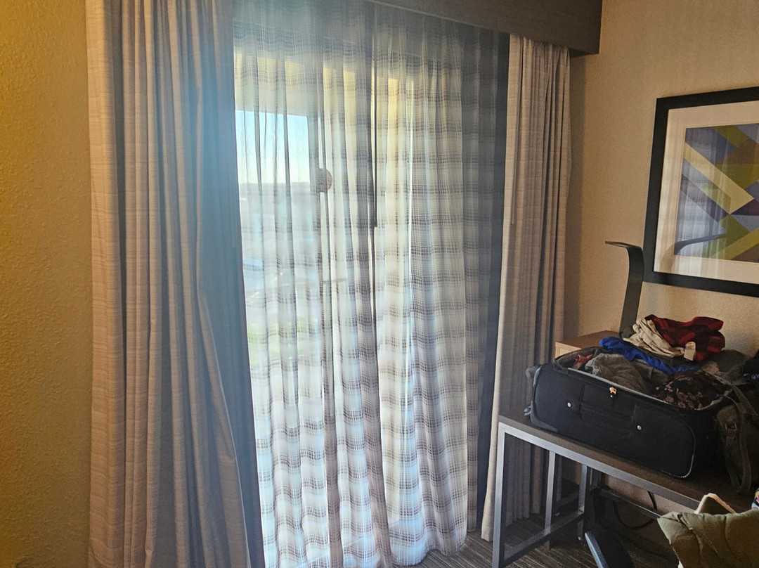 普鲁士王镇智选假日套房酒店主图