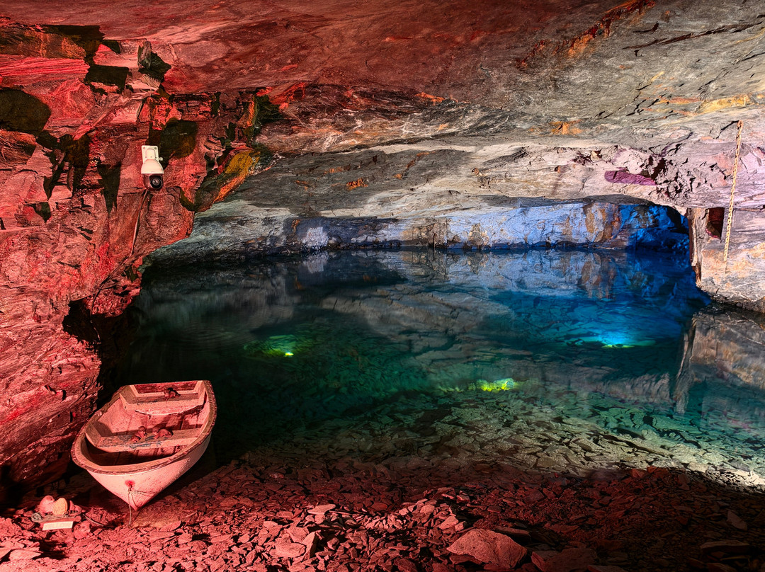 Carnglaze Caverns-利斯卡德必去景点