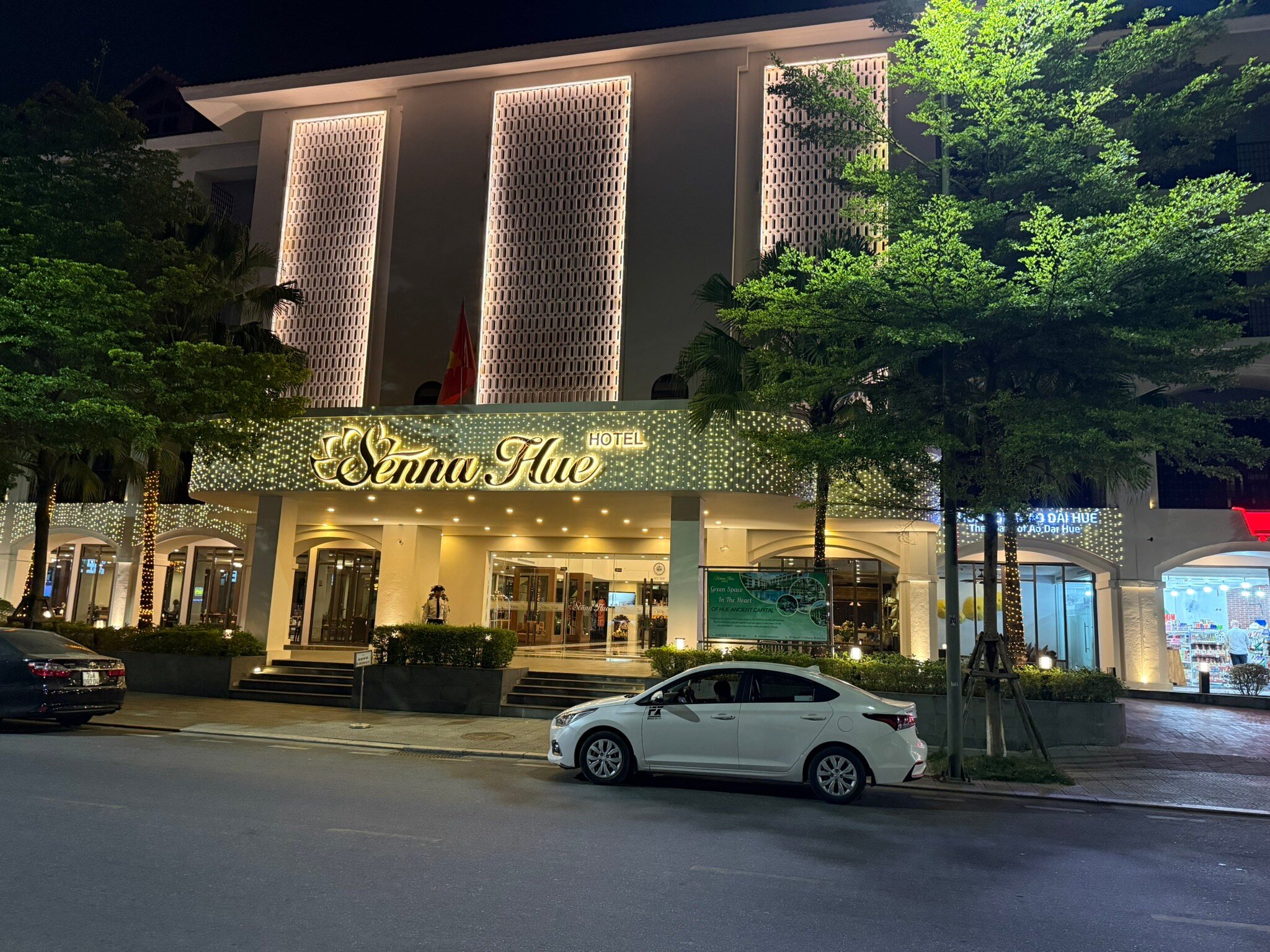 森纳顺化酒店-旅行者