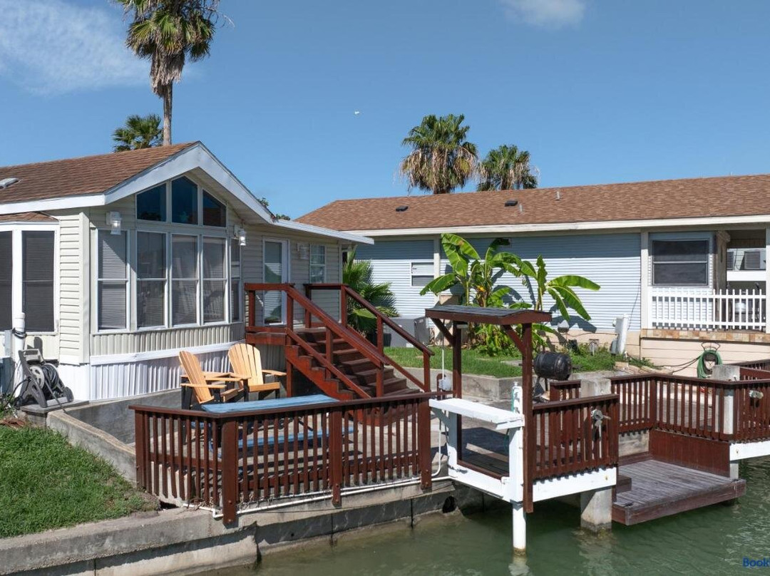 Bonnet Sea Cottage on the water- LIV Resort