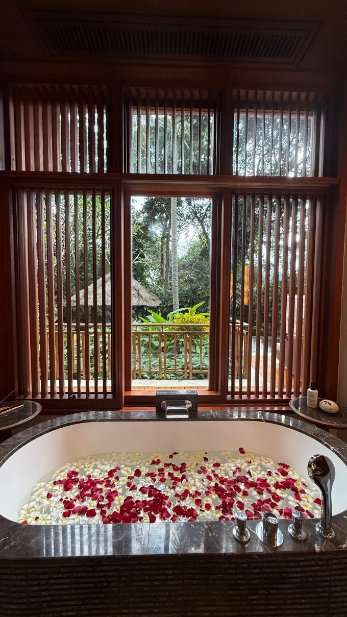 巴厘岛乌布山妍四季度假酒店-旅行者