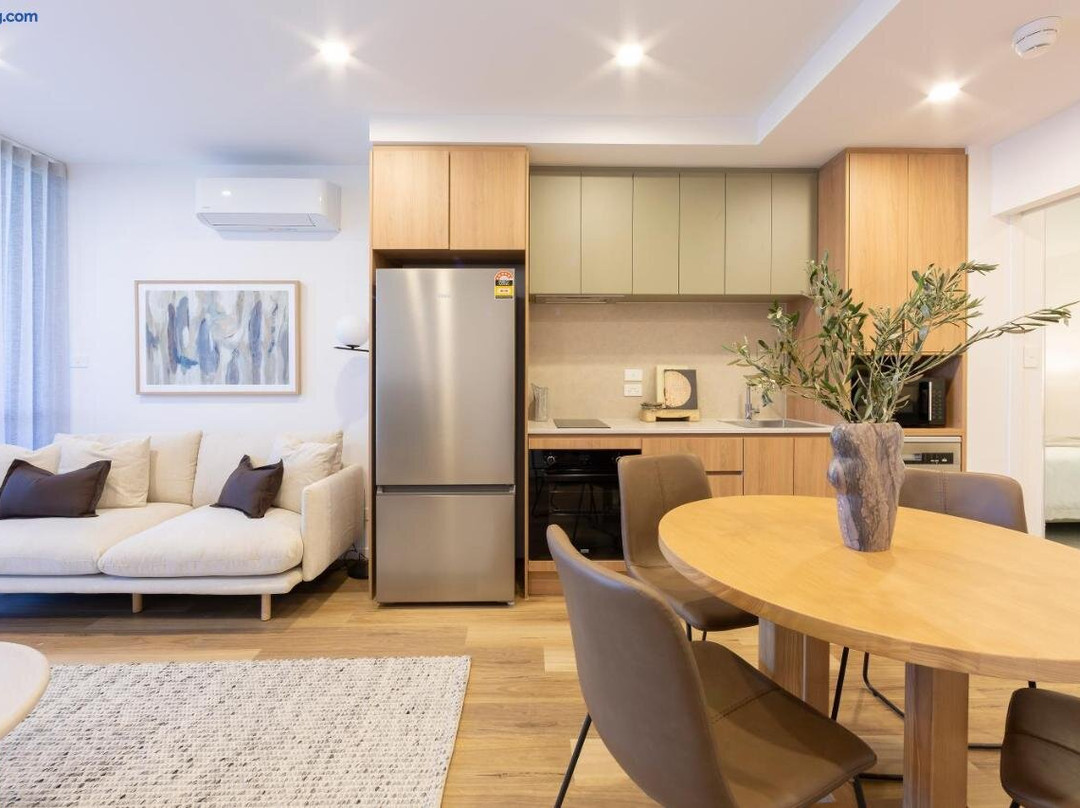 Oaks Canopy - Boutique 1 & 2 BR Apartments