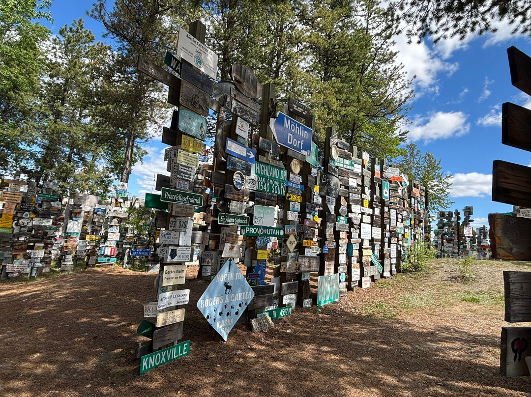 Sign Post Forest-Watson Lake必去景点