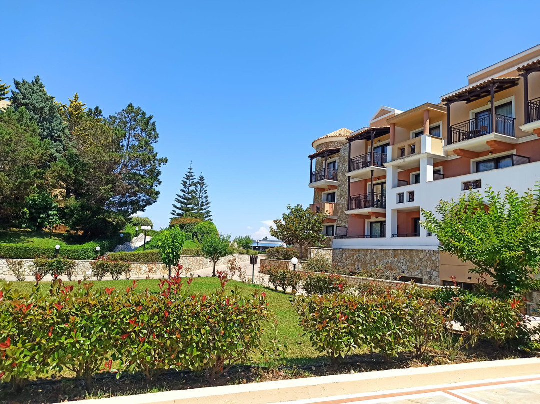 Olympia Village Hotel主图