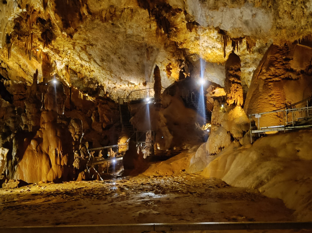 Cueva De Pozalagua-Valle de Carranza必去景点