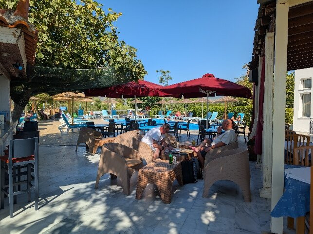 爱琴酒店主图