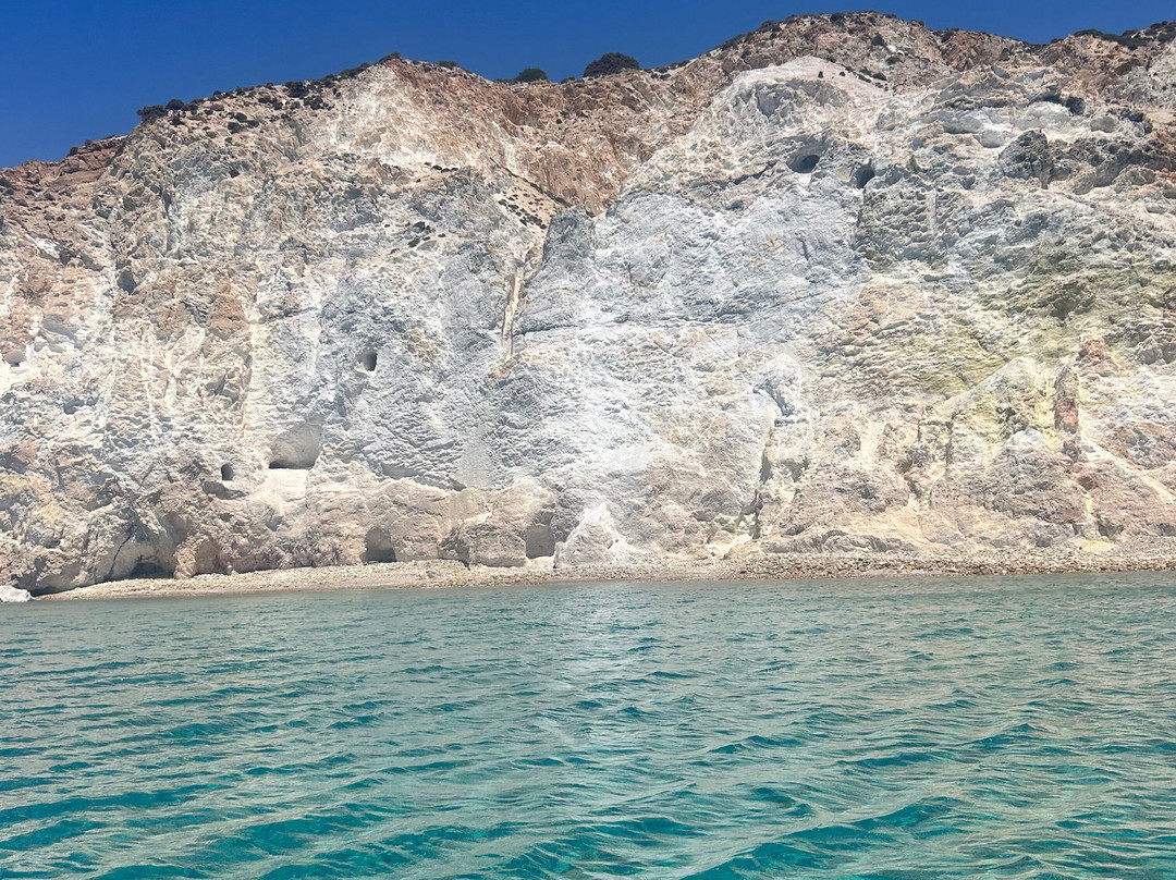 Rent Boat Milos-Adamas必去景点