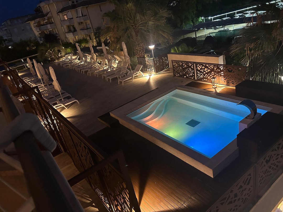 Almaluna Hotel & Resort主图