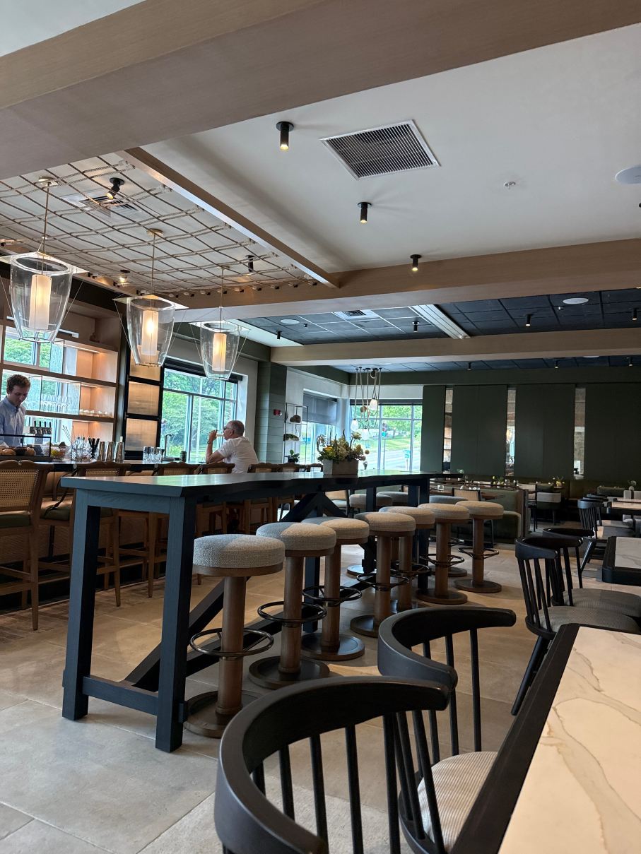 伯灵顿港万怡酒店-旅行者