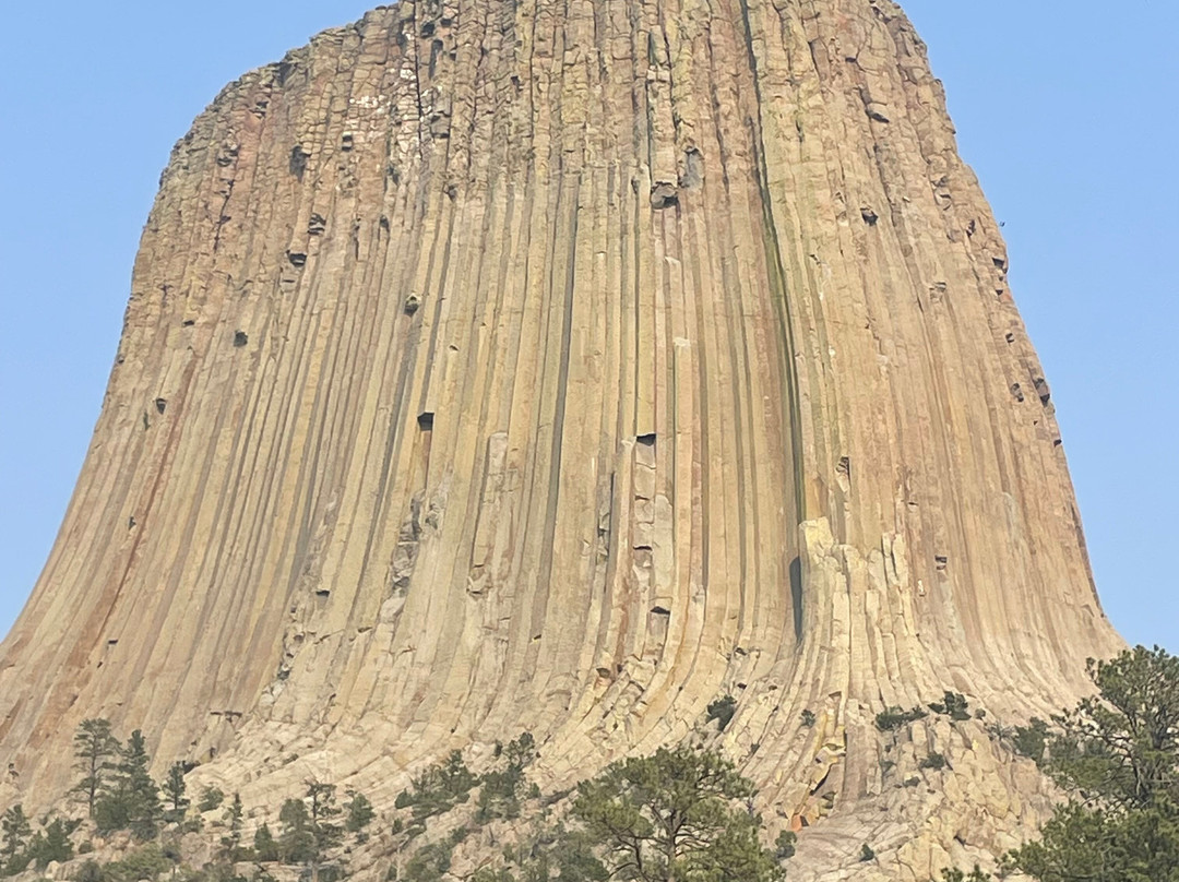 恶魔塔旅馆主图