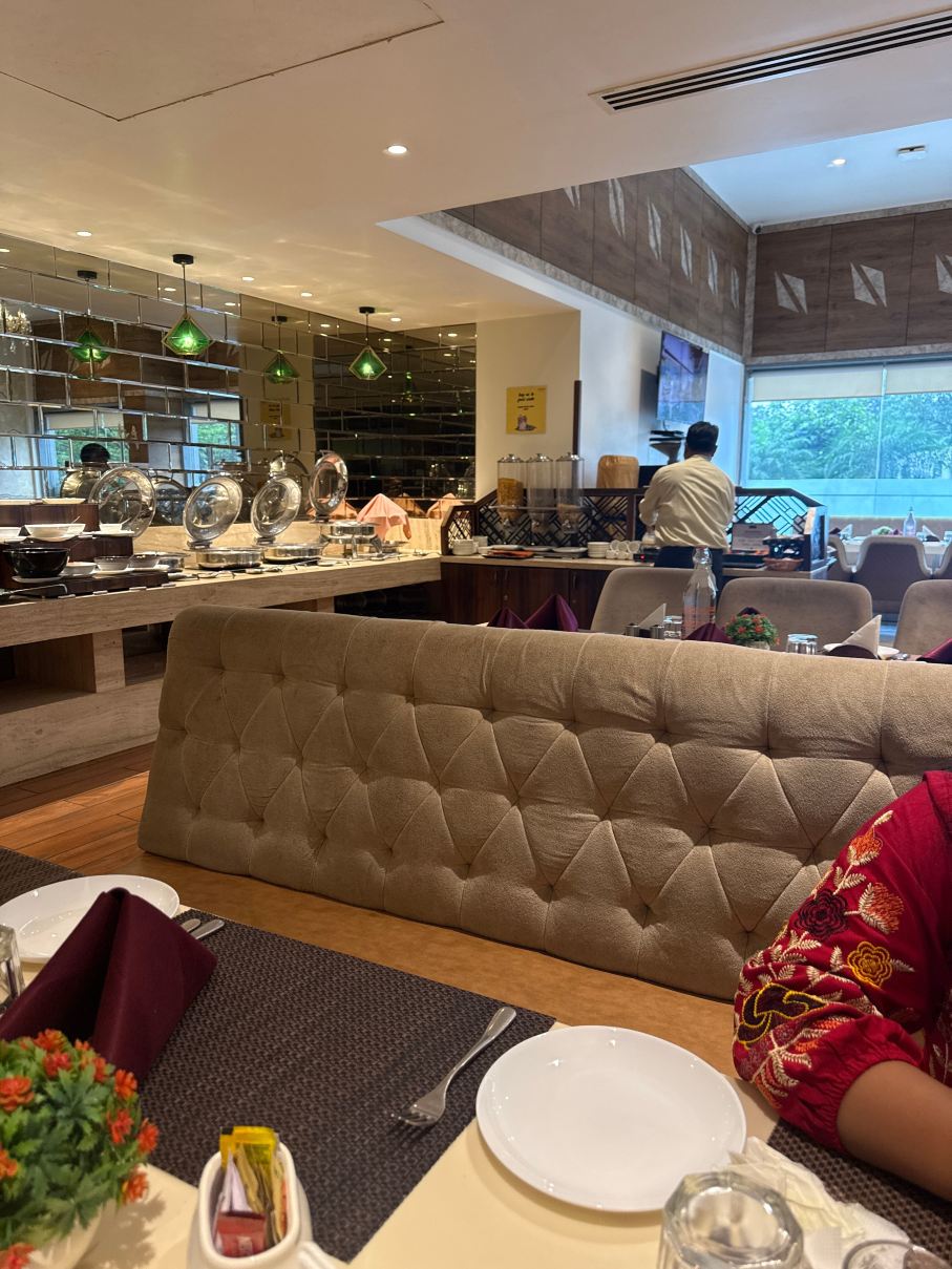 罗纳瓦拉兰花酒店-旅行者