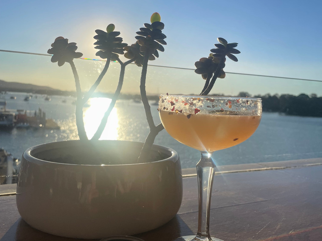 努萨入口海滨度假酒店主图