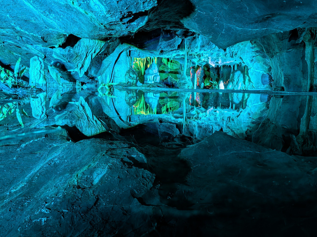 Cheddar Gorge & Caves-Cheddar必去景点