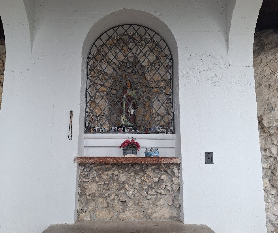 Chapel Santa Barbara-里瓦德尔加尔达必去景点
