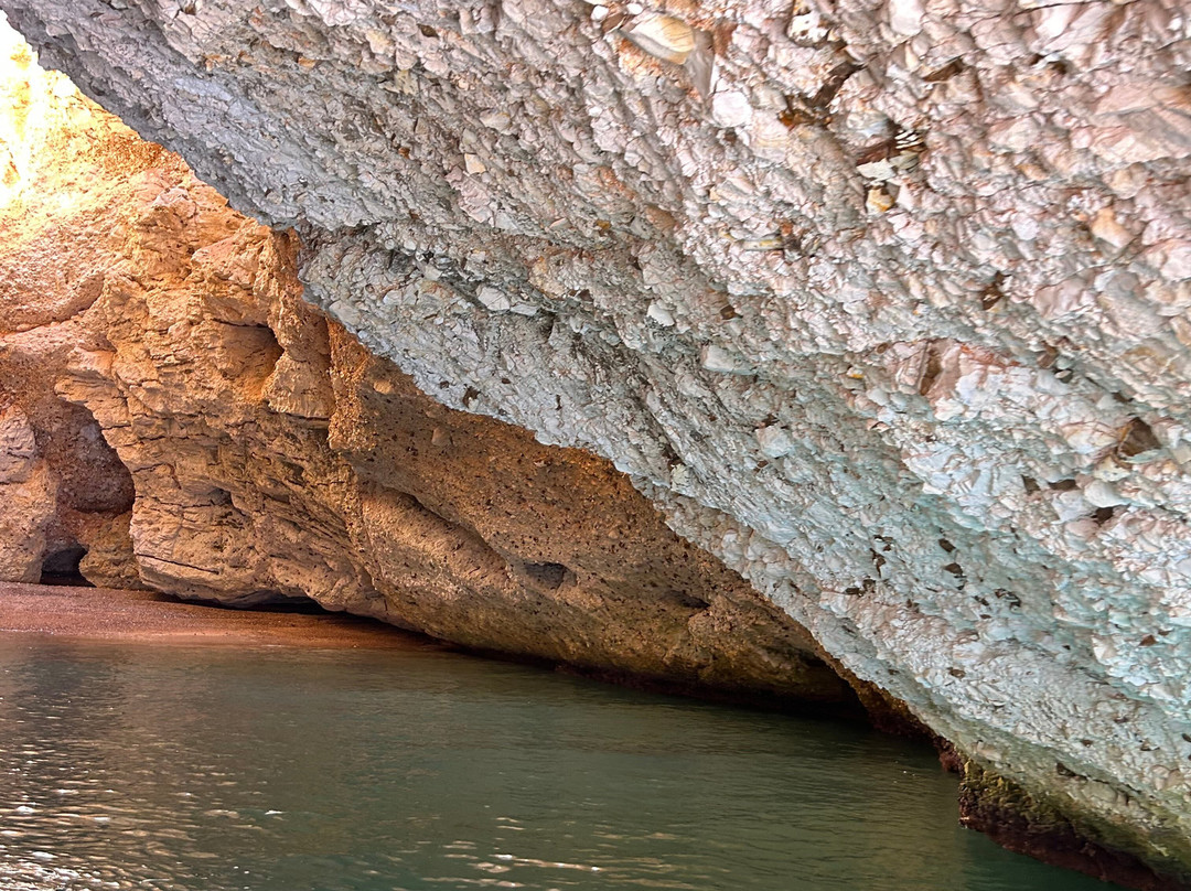 Costante Nicola Agenzia Tour Delle Grotte-佩斯基奇必去景点