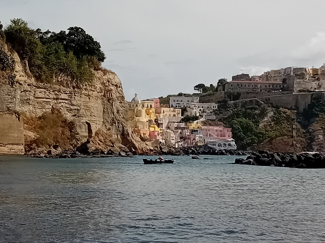 Spiaggia Chiaia-普罗奇达必去景点