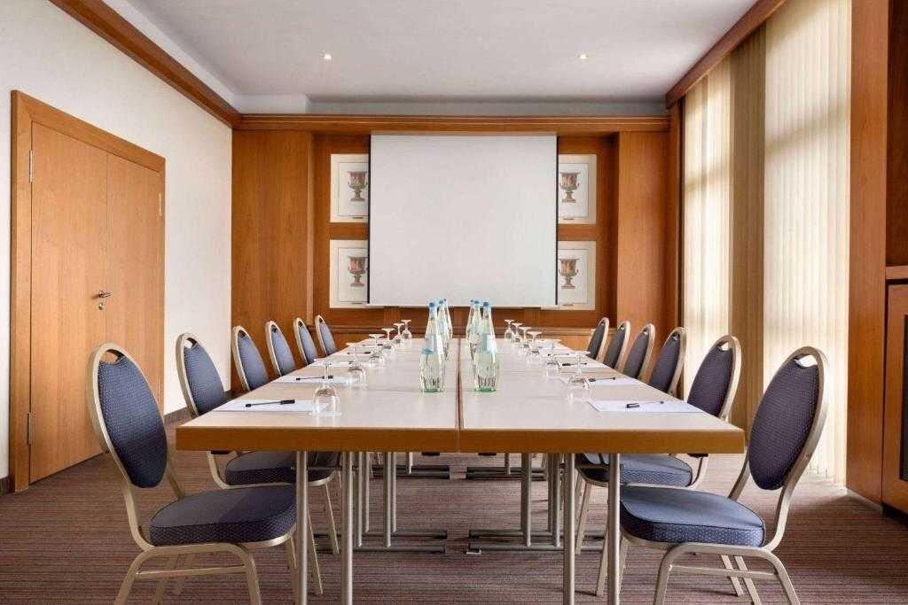 慕尼黑机场温德姆华美达酒店主图