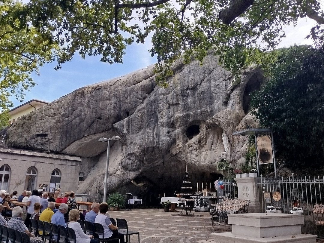 Santuario Madonna di Lourdes del Beato Claudio-Chiampo必去景点
