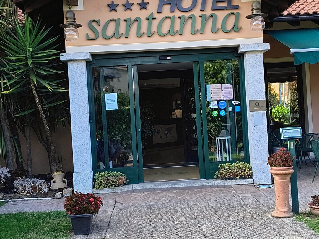 桑塔纳酒店主图