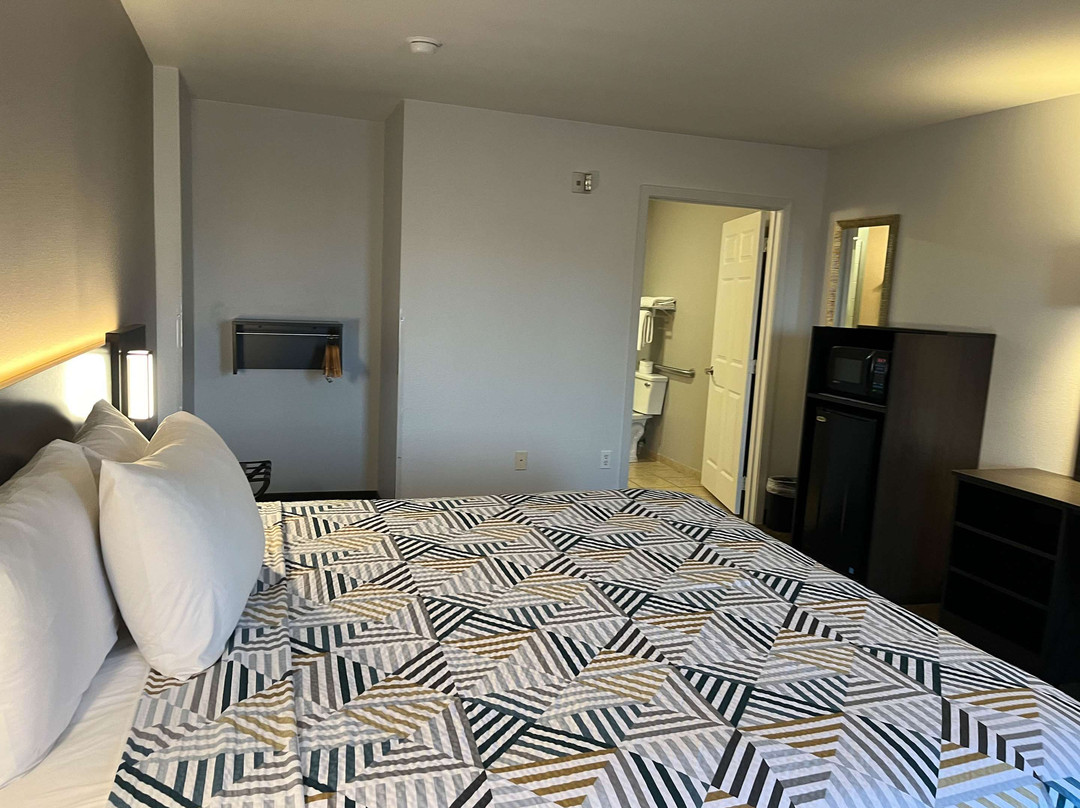 Rocksprings酒店住宿-Motel 6 Junction, TX Llano River