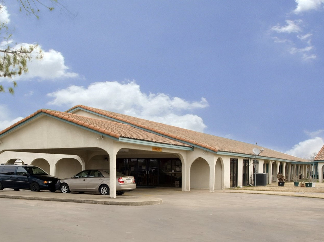 Americas Best Value Inn Bonham主图