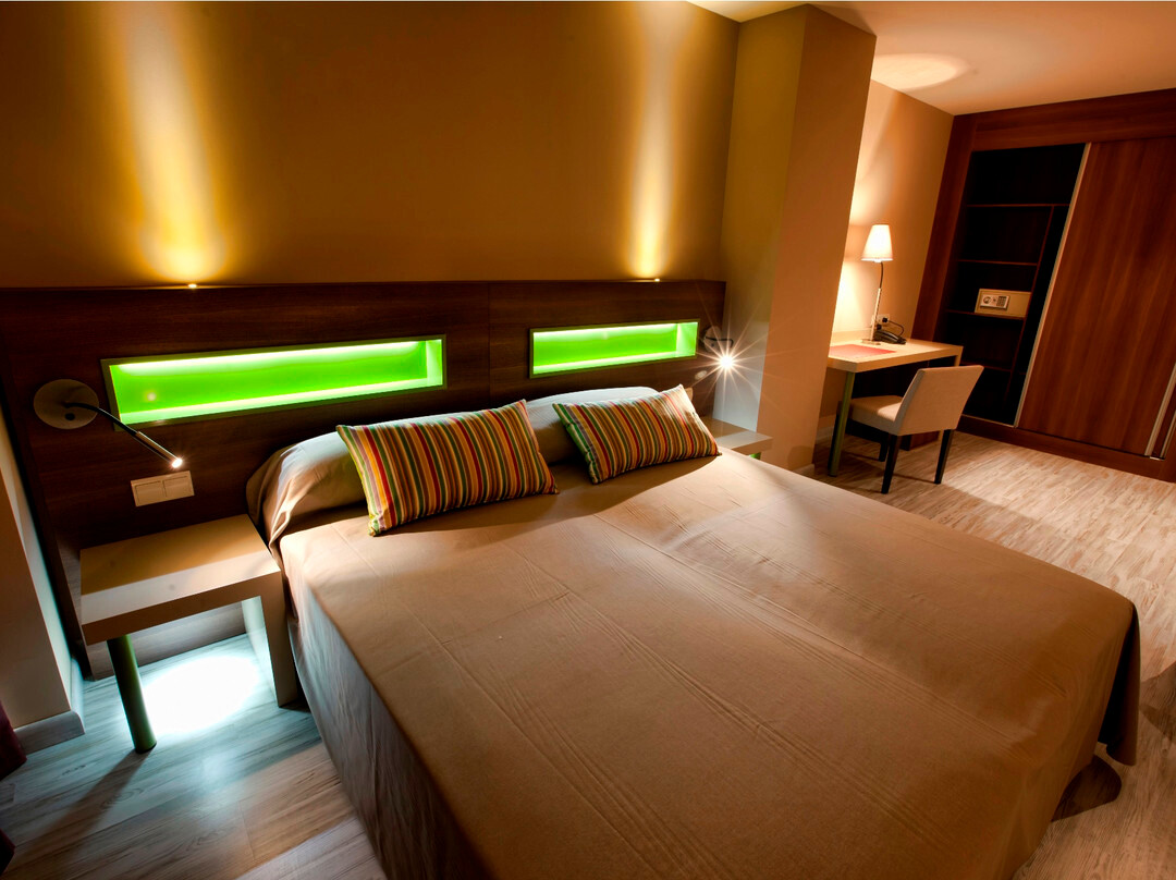 阿隆地中海酒店