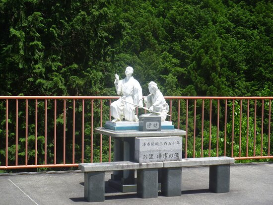 Tsubosaka Temple Osato Sawaichi Statue景点图片