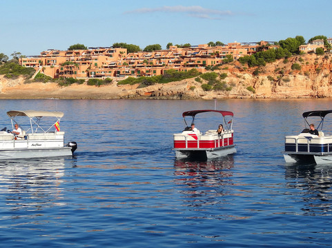 Licence-Free Charters-卡尔维亚必去景点