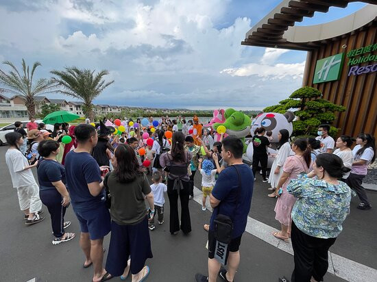 琼海官塘假日度假酒店主图