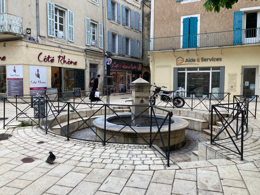 Fontaine publique du 18s à Orange景点图片