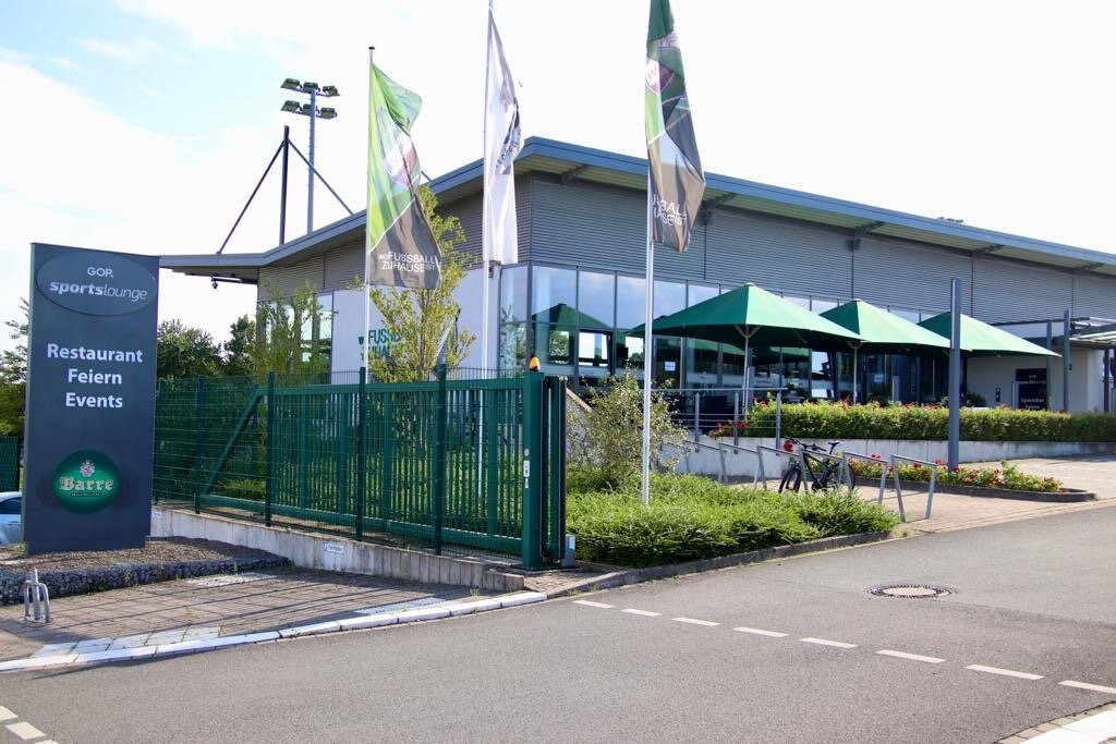 Roedinghausen餐馆和美食-GOP Sportslounge im Häcker Wiehenstadion